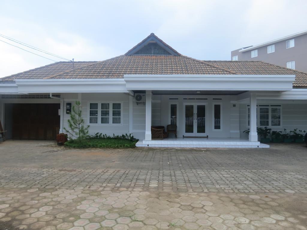 Elenor'S Home At Eyckman Bandung Buitenkant foto
